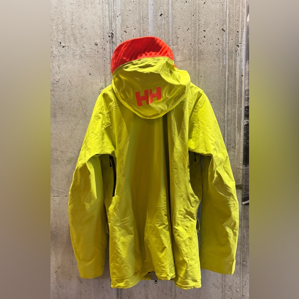 NWOT men’s Helly Hansen ski shell in size men’s large. Amazing resort jacket. - Picture 2 of 6